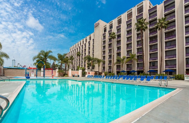 Knott's Berry Farm Hotel