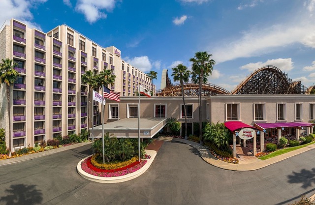 Knott's Berry Farm Hotel