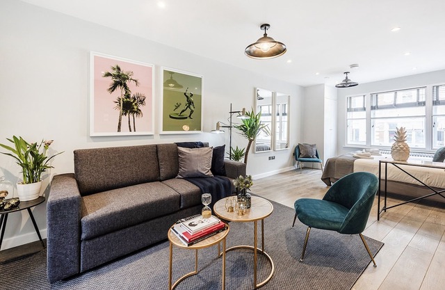 LARGE BOUTIQUE STUDIO/1-BED IN CHINATOWN
