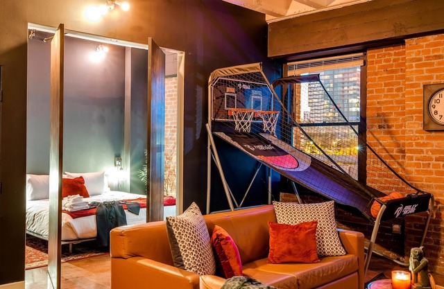 Large King Luxury Suite *DTLA*