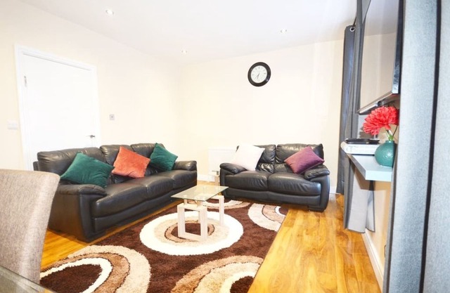 London Modern 4 bedroom Flat