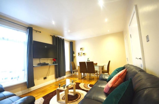 London Modern 4 bedroom Flat