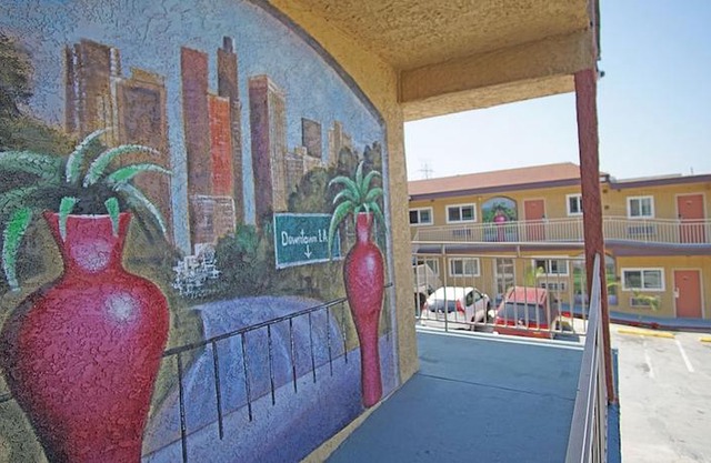 Los Angeles Inn & Suites - Lax