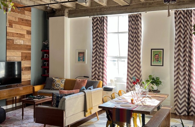 Lovely 1 bedroom loft with full kitchen