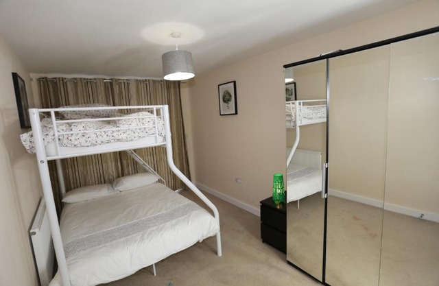 Lovely 2 Beds Woolwich Centre Apartment, London