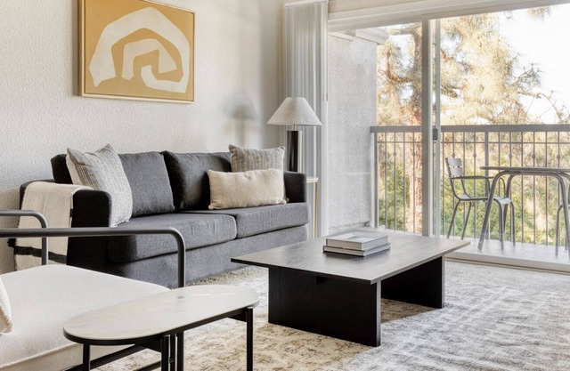 Lovely Burbank 1BR w/ Pool, W/D & Gym, near TJ & WF, by Blueground