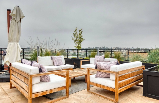 Lovely Culver City 1BR w/Gym & Roof Lounge, Walkable Area, by Blueground