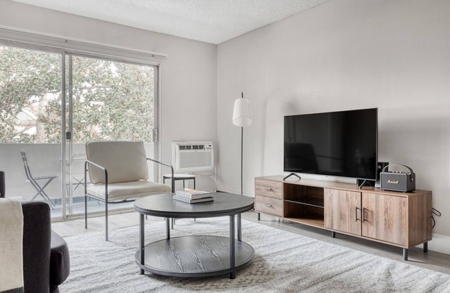 Lovely Koreatown 1BR w/ Pool & Gym, near 6th St Bars, by Blueground