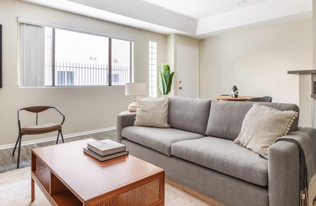 Lovely West Hollywood 2BR, close to bars, restaurants, TJ, by Blueground