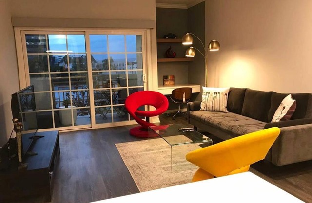 Luxurious and Modern 2bed/2bath Apt near The Grove