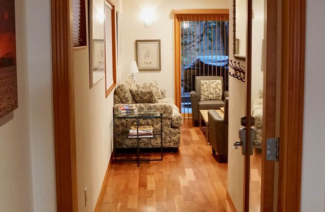 Luxury 1 Bedroom Unit, Walk To Venice Beach. Sleeps 4 - Baby Friendly