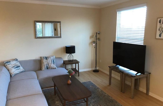 Luxury 2BR/2BA Apartment in Spectrum, Irvine W/Free Parking/Pool/Gym