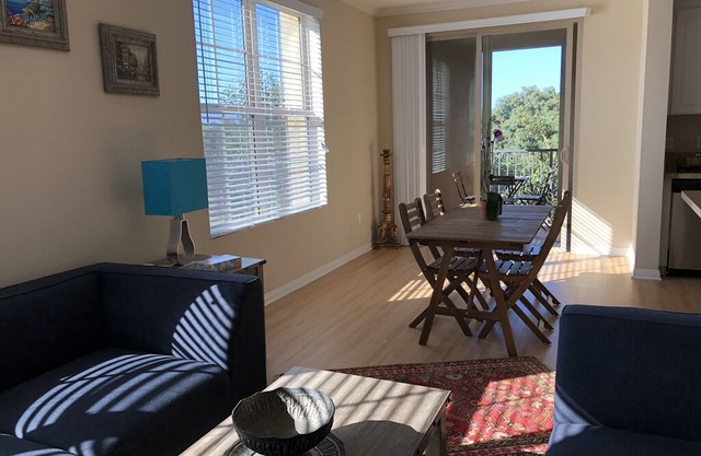 Luxury 2BR Apt in Irvine's Spectrum Center: Free Parking/Pool/Gym/Large Balcony