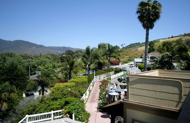 Malibu Country Inn