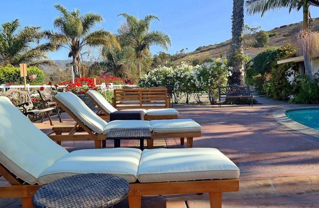 Malibu Country Inn
