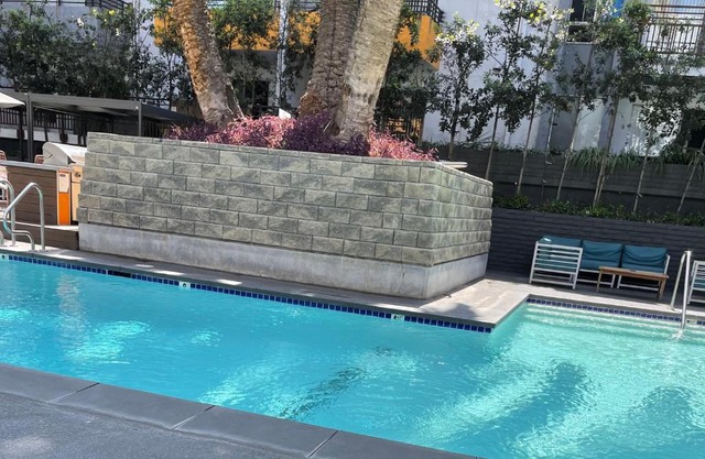 Modern condo with pool ,near Hollywood,DTLA, melrose