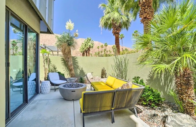 Modern large two bedroom condo located in the heart of Palm Springs