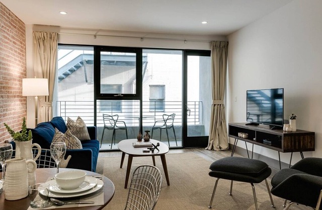 NYC Style Apt w/ Terrace + Stu in Los Angeles