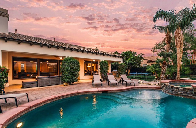 Palisades by AvantStay Palm Tree Oasis Pool & Outdoor Lounge