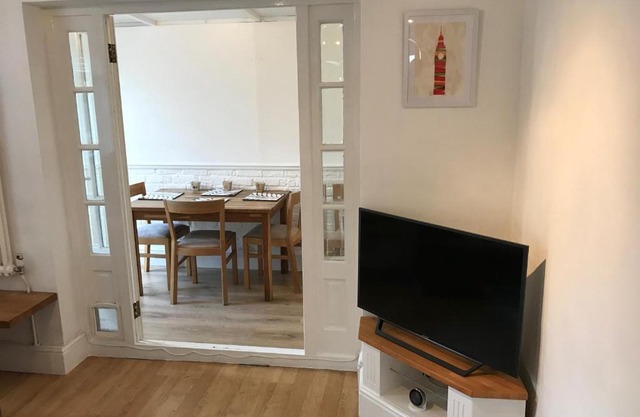Parsons Green garden flat