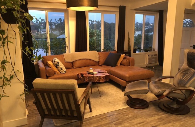 PRIME SILVERLAKE HILLS W/INCREDIBLE BACKYARD!!