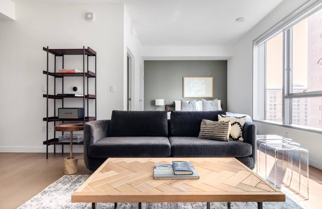 Rad Downtown Studio w/Gym, Pool, near Metro Center, by Blueground