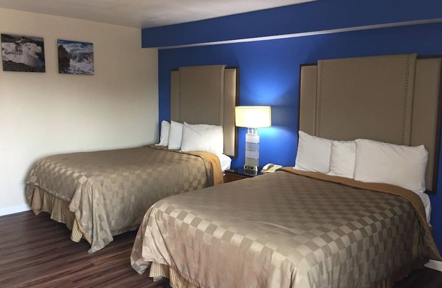 Rodeway Inn and Suites Bakersfield