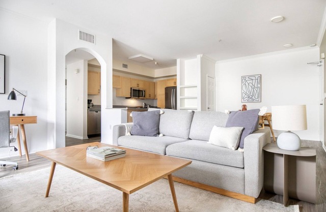 Roomy Hollywood 2BR w/Gym, Pool, nr. Chinese Theater, by Blueground