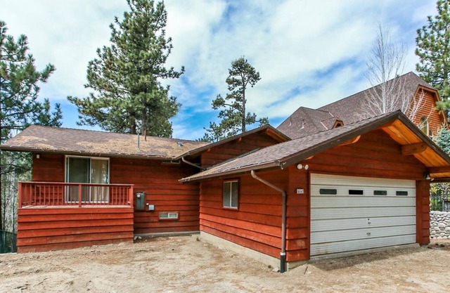 Rustic Vintage Lakefront 4BR/3BA/WiFi/Game Room/Lake Views