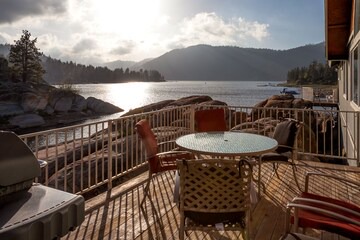 SCENIC LAKEFRONT HOME in Big Bear Lake