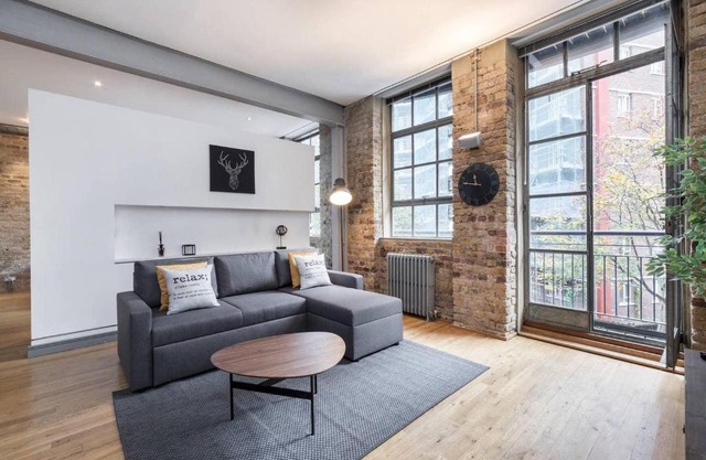 SILK HOUSE, Really cool warehouse one bedroom apartment in Clerkenwell