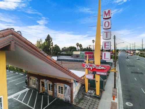 Sky Palm Motel Orange 