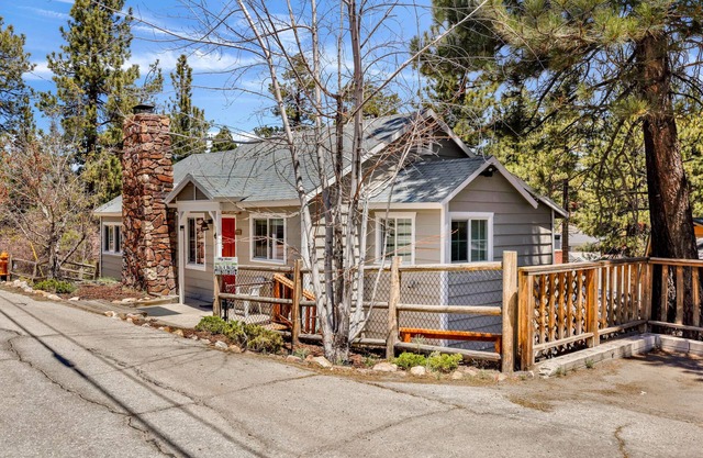 Snuggle Down Village Cottage at Big Bear Lake