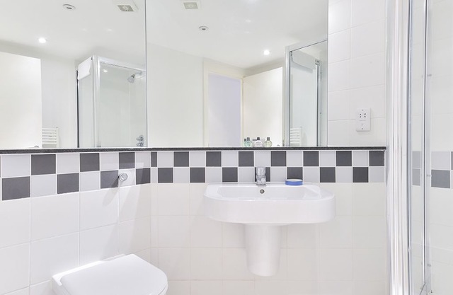 Spacious 2-Bedroom Apartment in London's Shoreditch