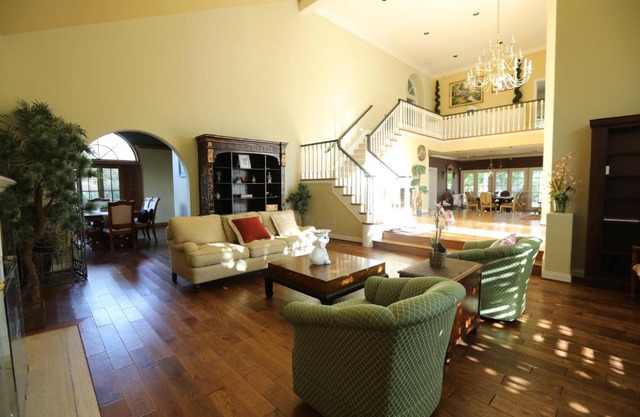 Spacious 4b3.5b House w/Swimming Pool in Pasadena