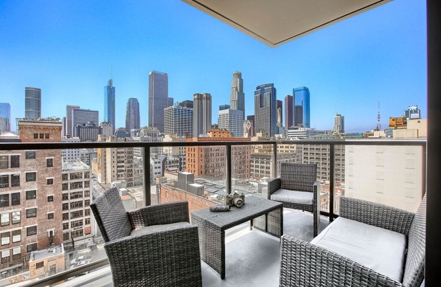 Spacious & Stylish 1BR w/Balcony + Office in DTLA