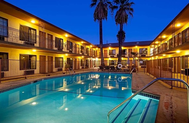 Studio City Court Yard Hotel