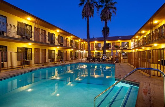 Studio City Court Yard Hotel