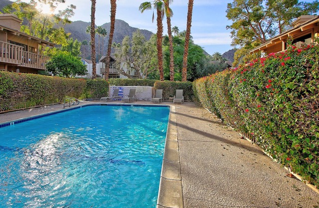 Stunning Condo in Mountain Cove , CA. Indian Wells