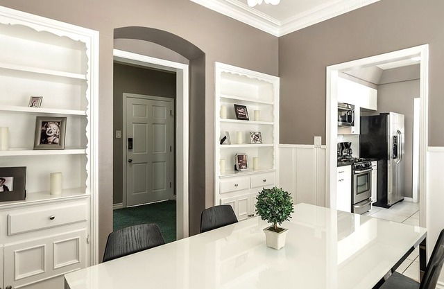 Stunning NON SMOKING Family Friendly Home By the Grove