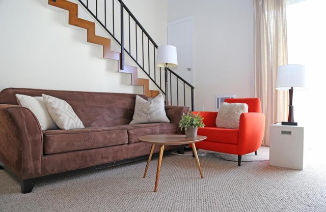 Stylish Santa Monica 2BR/2BA Duplex Loft