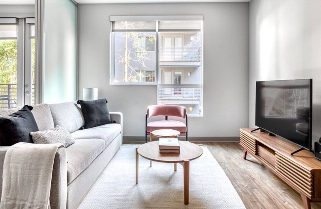 Sunny Downtown 1BR w/ Gym & Courtyard, close to LA Live, by Blueground
