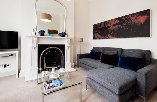 The Bright Airlie Gardens Apartment