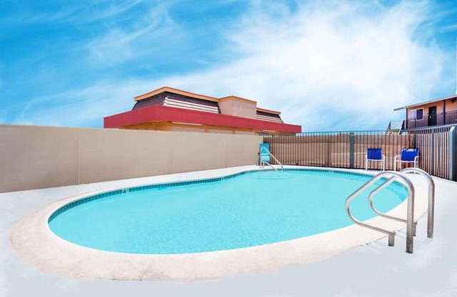 Travelodge by Wyndham Barstow