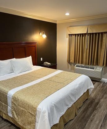 Travelodge by Wyndham Brea