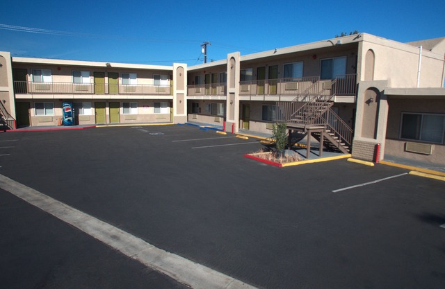 Tropic Lodge