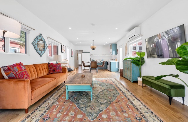 Urban Jungle Oasis in Center of Hollywood