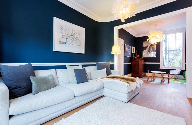 Veeve - Navy Blues in Bow