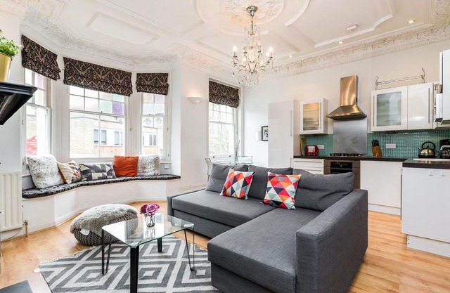 West Hampstead Two Bed Apartment with Roof Terrace