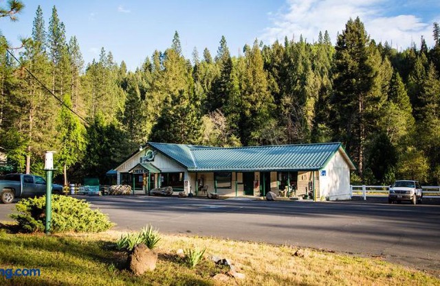 Yosemite Lakes Bunkhouse Cabin 27